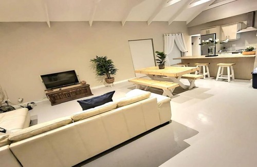 Vermont House | Hermanus, 3 bed self-catering house close to the beach.