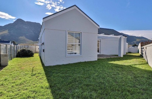 Vermont House | Hermanus, 3 bed self-catering house close to the beach.