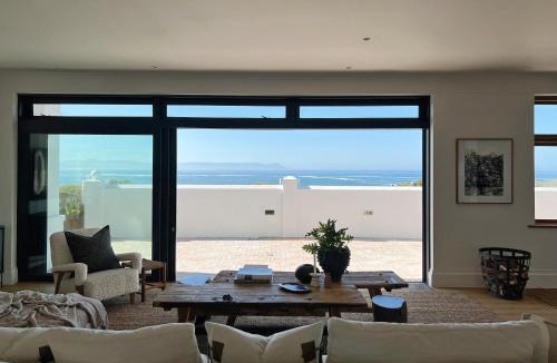 Kwaaiwater Villa | Hermanus Seafront Villa - Sophie's Rock