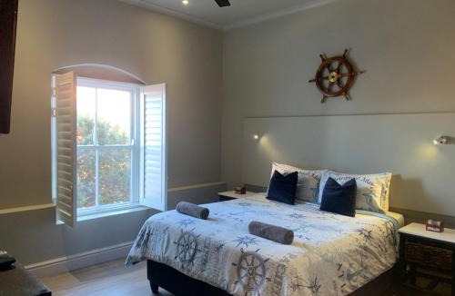Hermanus City-Centre Apartment | Hermanus Waterfront Apartment 12