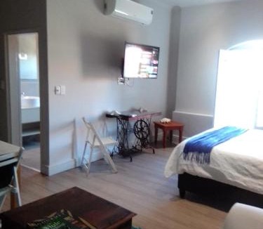 Hermanus City-Centre Apartment | Hermanus Waterfront Apartment 12