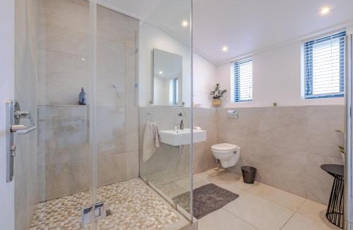 Kareeberg Apartment | Hermanus Waterfront Boho Studio Apartment, Whale Coast Hideaway