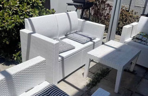 Bloubergstrand Apartment | HERMISERVE VILLA. A Lovely 2-bedroom apartment with WiFi in Cape Town