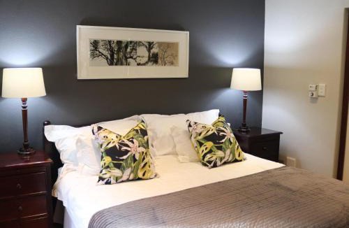 White River House | Heuglins Lodge