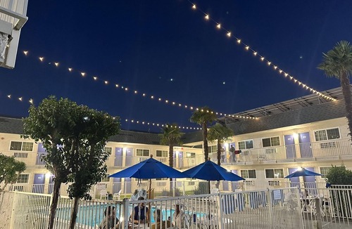 Davis Hotel | Hi-Wheel Flats