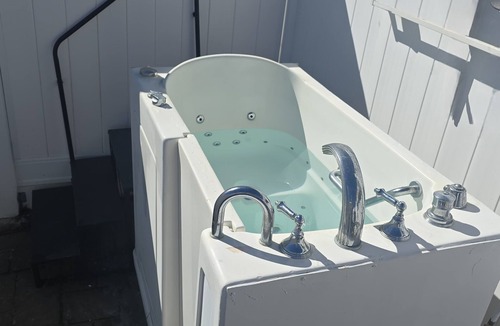 Vallejo Apartment | Hidden Gem Guesthouse in Vallejo with Spa and Outdoor Kitchen