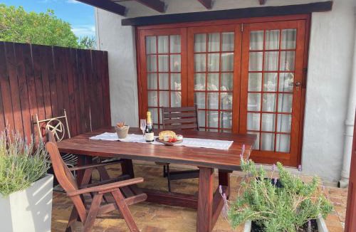 Betty's Bay Apartment | Hidden Stream Cottage