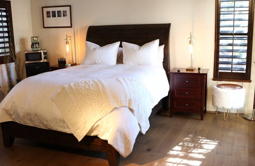 Novato Bed & Breakfast | High-End Private Suite with Deck & Mountain Views in Prime Marin County Location