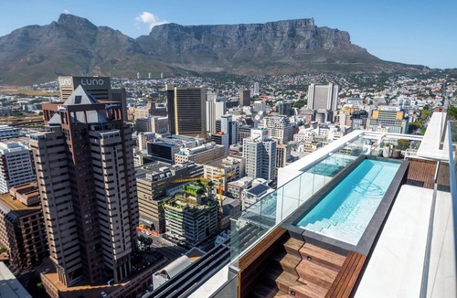 Cape Town City Centre Apartment | Highest Penthouse in City - Pool and Panoramic Views