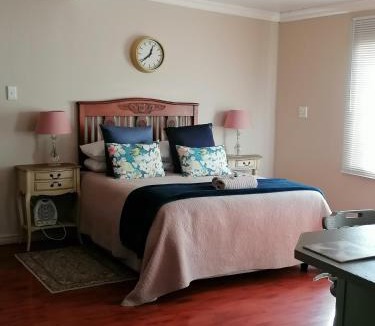 Potchefstroom Bed & Breakfast | Hill Manor Room 2 Self catering unit