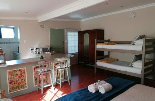 Potchefstroom Bed & Breakfast | Hill Manor Room 2 Self catering unit