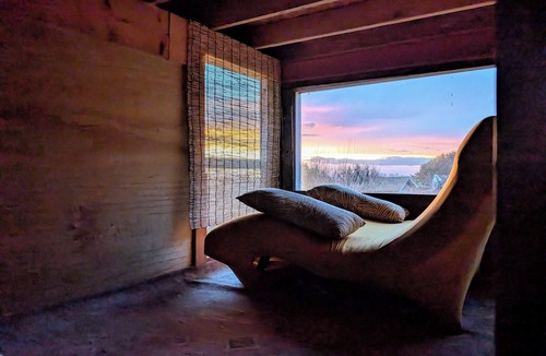Oakland Cottage | Hills Cottage with Panoramic Views & Hot Tub. Pet Friendly!