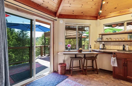 Alvadore Cottage | Hillside Deck Cottages - Rustic Pnw Retreat 2 Bedroom Cottage