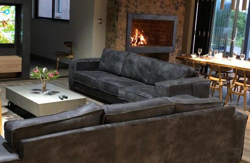 Bela-Bela Cabin | Hillside lodge