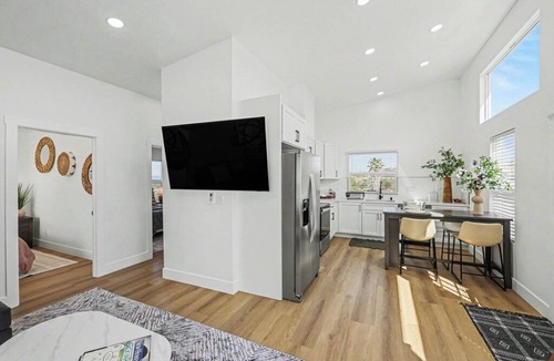 Vallejo Cottage | Hilltop Cottage ADU - Panoramic Valley Views - 30 Min to Napa + SF Ferry