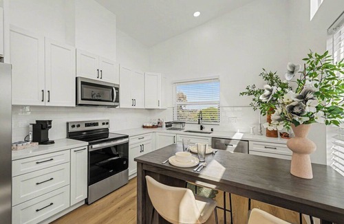 Vallejo Cottage | Hilltop Cottage ADU - Panoramic Valley Views - 30 Min to Napa + SF Ferry