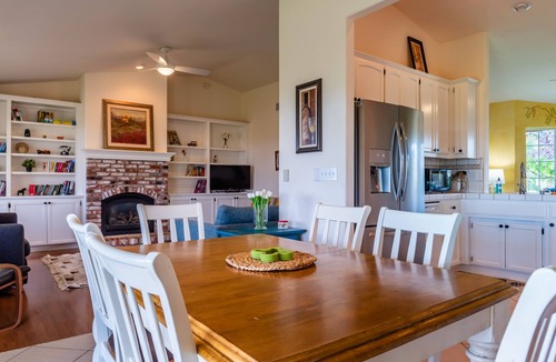 San Miguel House | Hilltop Valley Views + BBQ | Paso Robles Wine Country | Vista Vine Cottage