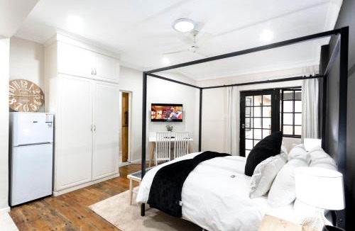 Hilton Apartment | Hilton Avenue Retreat