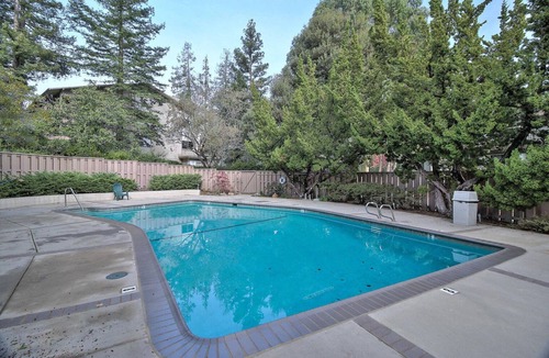 Sharon Heights Apartment | Hip Menlo Park 3BR w/Pool + Patio, nr Great Schools, by Blueground