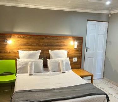 Eikenbosch House | Hirondelle @ 45 Old Paarl