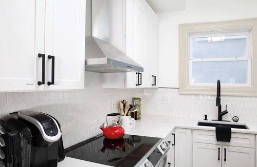 New Era Park House | Historic 4BR in Boulevard Park - Midtown Sac