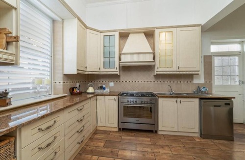 Linkside House | Historic Coastal Gem – 3BR, WiFi, Walk to Lighthouse, Museums & Eateries