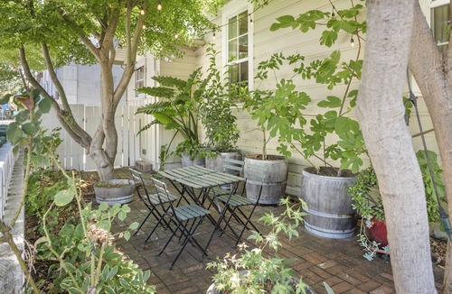 Santa Rosa House | Historic Light-Filled 2BR Close to Downtown Core!
