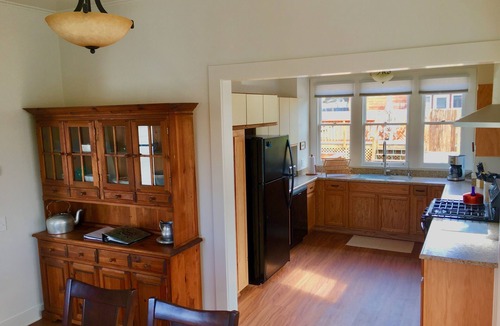 Mendocino House | Historic Madeira House in Mendocino Village