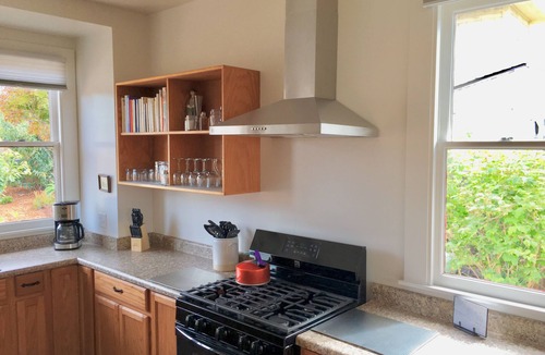 Mendocino House | Historic Madeira House in Mendocino Village
