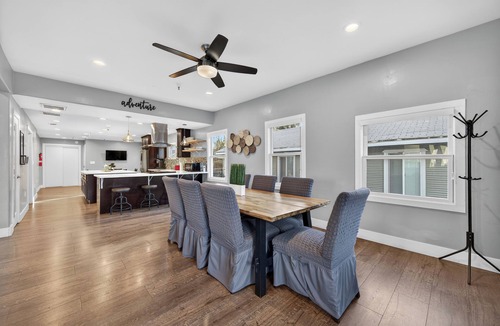 North Oak Park House | Historic Victorian Near UC Davis—Host Small Events