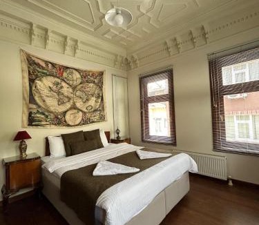 Istanbul City Center Apartment | Historical Greco-Ottoman Pavilion near Tram in Fatih