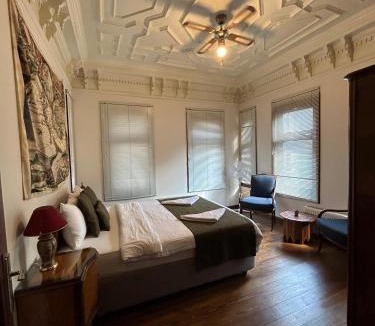 Istanbul City Center Apartment | Historical Greco-Ottoman Pavilion near Tram in Fatih