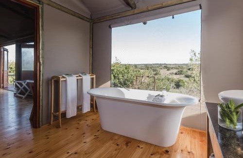Paterson Cabin | Hlosi Game Lodge - Amakhala Game Reserve
