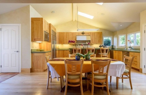 Half Moon Bay House | HMB Coastal retreat with Hot Tub and EV Charging