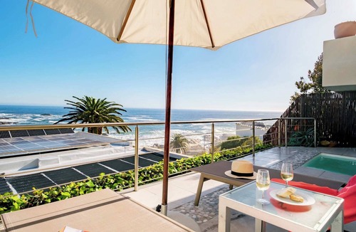 Camps Bay Apartment | Holiday Apartment w Sea Views & Pool CBT Suite