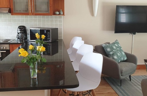Tokai House | Holiday house Cape Town for 2 - 7 persons with 3 bedrooms - Twin house
