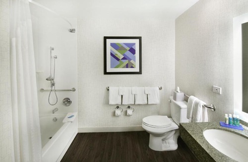 Fisherman's Wharf Hotel | Holiday Inn Express Hotel & Suites Fisherman's Wharf by IHG