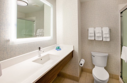 Windsor Hotel | Holiday Inn Express® Windsor Sonoma Wine Country by IHG