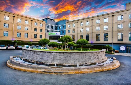 Woodmead Hotel | Holiday Inn Express Sandton-Woodmead by IHG