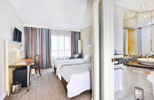 Woodmead Hotel | Holiday Inn Express Sandton Woodmead by IHG