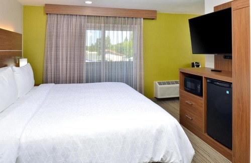 Santa Rosa Hotel | Holiday Inn Express - Santa Rosa North by IHG
