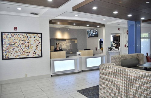 Windsor Hotel | Holiday Inn Express Windsor Sonoma Wine Country, an IHG Hotel