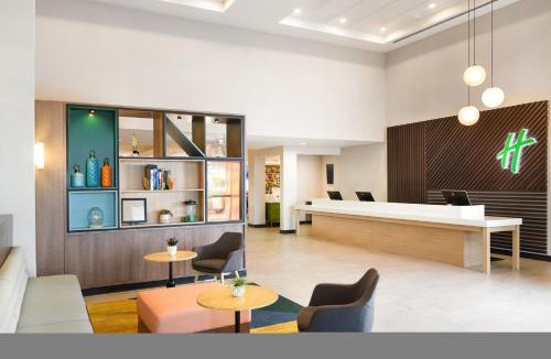Oakland Hotel | Holiday Inn & Suites Oakland - Airport by IHG