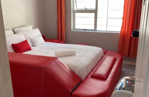 Gordons Bay Central House | Home away from home