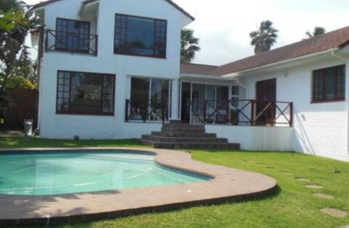 Gonubie House | Home away from Home 3 bed Holiday Home