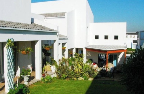 Marina da Gama House | Home on the waterway of the Marina da Gama