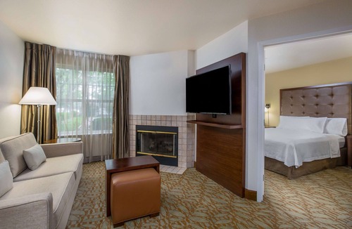 Newark Hotel | Homewood Suites by Hilton Newark-Fremont