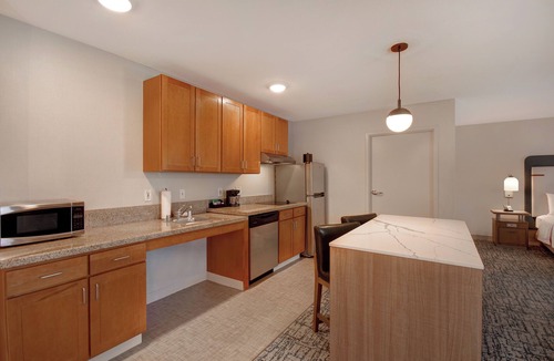 Brisbane Hotel | Homewood Suites by Hilton San Francisco Airport North