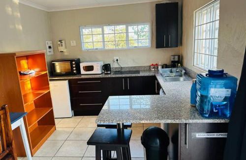 Beacon Bay Apartment | Homey Flatlet in beacon bay