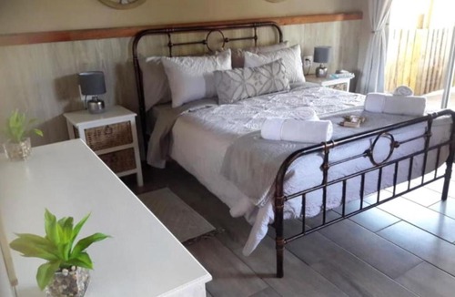 Hammanskraal Cabin | Honey Lodge